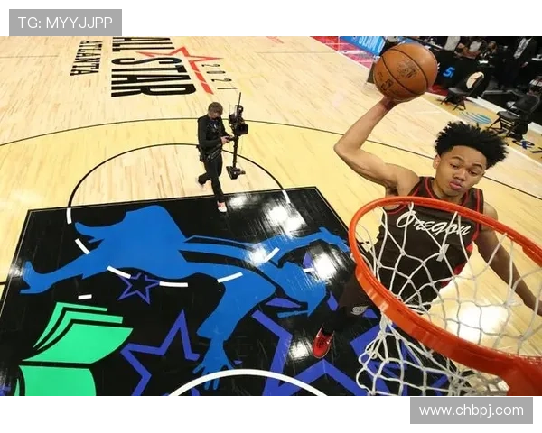 安芬尼-西蒙斯命中率低迷三分仅2中6次失误贡献14分表现不佳